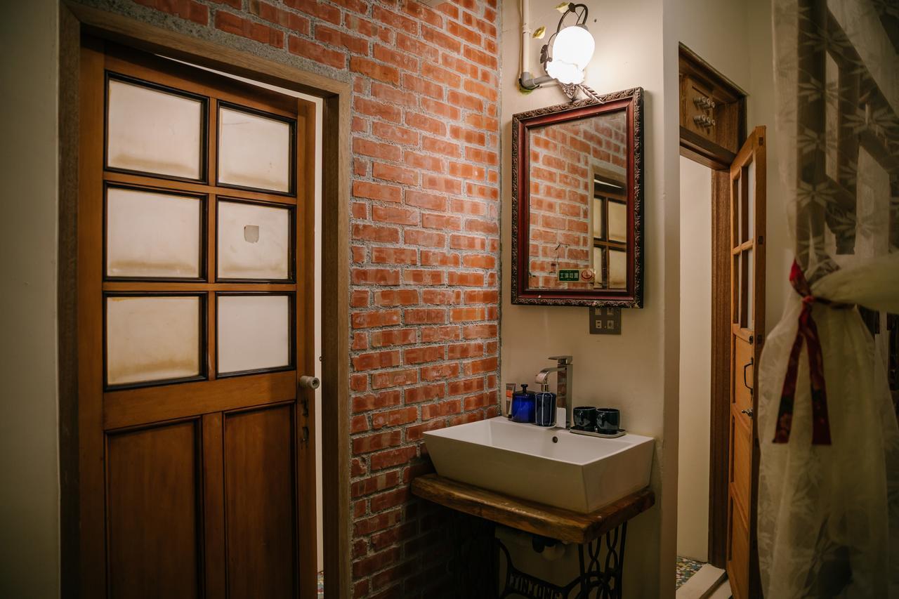 Hotel 84 In Tainan Esterno foto